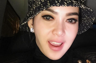 Pakai Baju Ala Putri, Hiasan Rambut Burung Syahrini Malah Bikin Ngakak