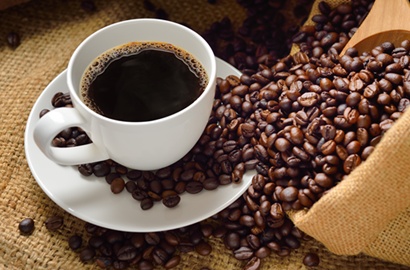 Wow, Pelayan Seksi di Warung Kopi Ini Digaji Setara Pegawai Kantoran?