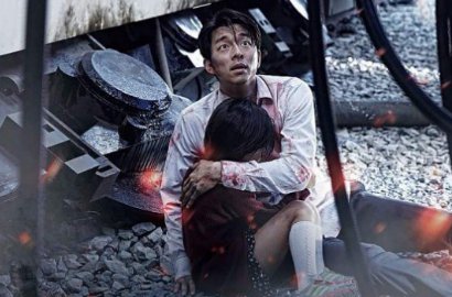 Menegangkan, Gong Yoo Diserbu Zombie di Foto Film 'Train To Busan'