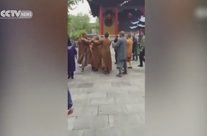 Beredar Video Tiga Biksu Berkelahi, Netter Malah Anggap Lucu
