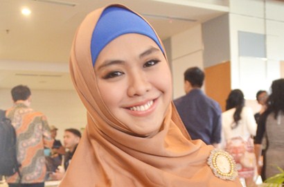 Dipanggil Ustadzah Sejak SMA, Oki Setiana Dewi Heran Ada yang Risih