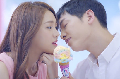 Awww, Song Joong Ki Ciuman Es Krim di Iklan Baru Baskin Robbins