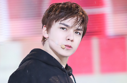 Pose Ganteng Pakai Poni, Vernon Seventeen Dibilang Mirip Zac Efron
