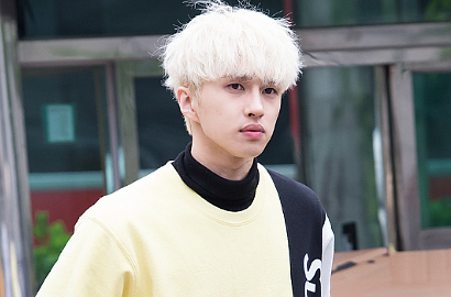 Ken VIXX Payungi MC Cewek dengan Jaketnya, Netter: Dia Pacar Idaman
