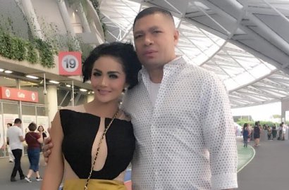 Romantisnya Krisdayanti Dicium Raul Lemos