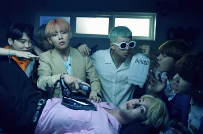 Ledakkan Mobil dan Main Api, BTS Bersenang-Senang di MV 'Fire'