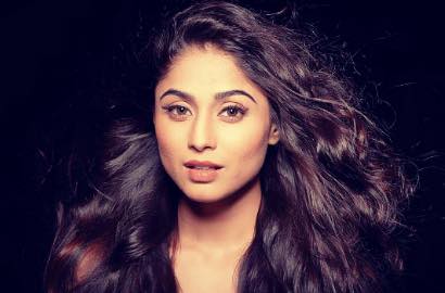 Gabung 'Ashoka', Soumya Seth 'Navya' Pamer Foto Perankan Kaurwaki Dewasa