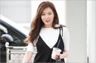 HyunA Foto Seksi Berbikini di Bali, Netter: Dasar Payudara Implan
