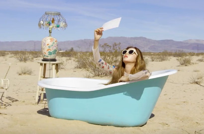 Goda Fans, Jessica Seksi Tiduran di Bathtub dalam Teaser MV 'Fly'