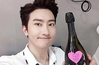 Pose Bareng Pengantin Cantik, Zhou Mi SuJu-M Ditodong Pertanyaan Kapan Kawin