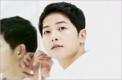 Tampil di Iklan Es Krim, Bibir Seksi Song Joong Ki Bikin Histeris