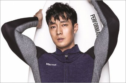 Bak Penjaga Pantai, So Ji Sub Bikin Fans Meleleh Usai Pamer Abs dan Tato