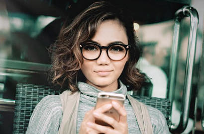 Tampil Cantik dengan Gaun Terbuka, Rina Nose Malah Banjir Kritik