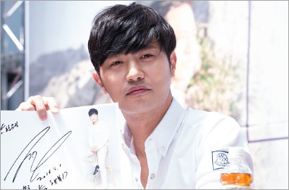 Copot Seragam Tentara, Jin Goo Tampil Unyu di Majalah High Cut