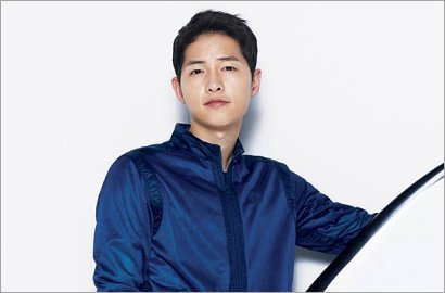 Makin Hot, Song Joong Ki Lagi-Lagi Pamer Perut Mulus di Foto Baru