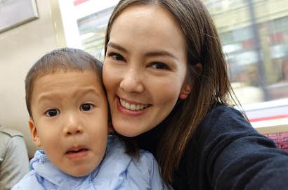 Proses Cerai, Cathy Sharon Rayakan Ultah Anak Bareng Suami
