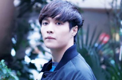 Bertema Pink, Foto Lay EXO di Majalah Ini Bikin Klepek-Klepek
