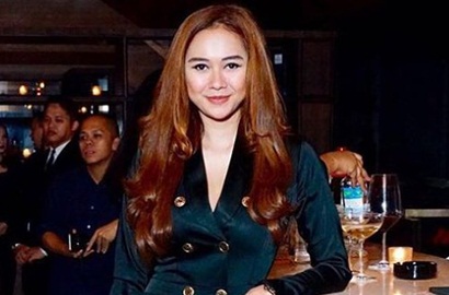 Unggah Curhatan Galau Lagi, Aura Kasih Belum Move On dari Glenn Fredly?
