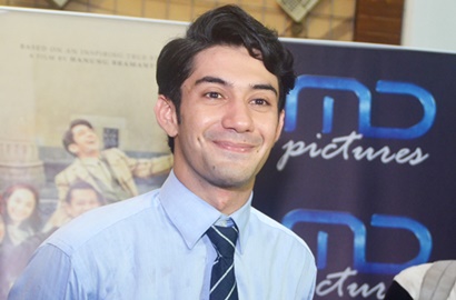 Geli Sendiri, Reza Rahadian Ogah Tuanya Seperti Bossman di 'My Stupid Boss'