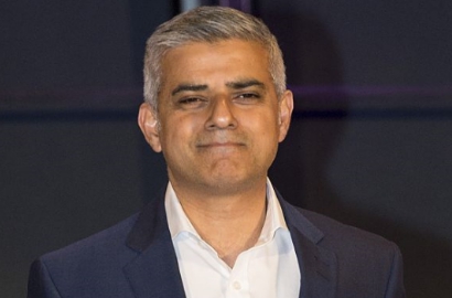 Sadiq Khan Jadi Wali Kota Muslim Pertama di London, Penulis Ini Bakal Lari Telanjang?