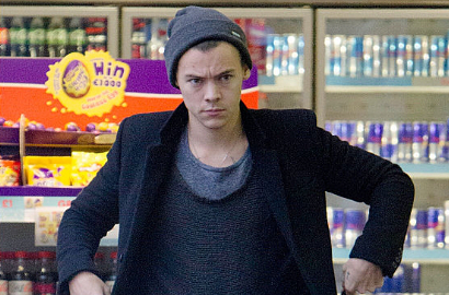 Harry Styles One Direction Nyesel Potong Pendek Rambutnya?