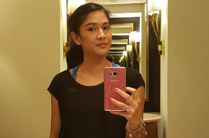 Dian Sastro Cuek Pakai Jeans Robek, Netter: Mau Dong Dipalak Preman Cantik
