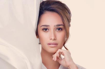 Pamer Kehamilan, Alexandra Gottardo Seksi Berbikini