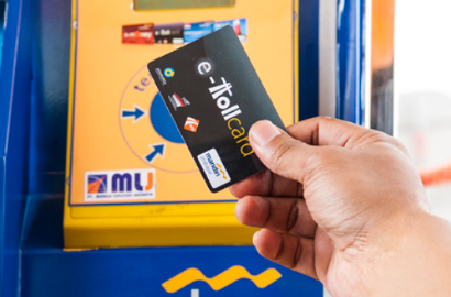 Tak Berterima Kasih, Pengendara Mobil Ini Tancap Gas Usai Dibayari Tol