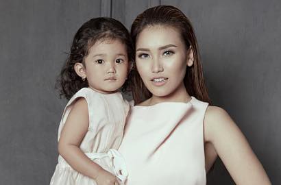 Setelah Foto Raffi-Nagita, Giliran Ayu Ting Ting Dikritik Tiru Pose Artis Korea