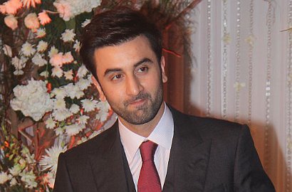 Kesal Selalu Diikuti, Ranbir Kapoor Rampas Ponsel Milik Paparazzi