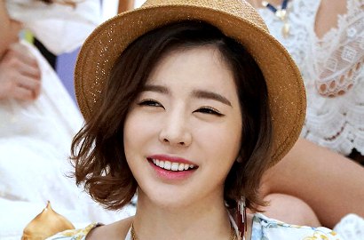 Majalah Sure Rilis Foto Sunny SNSD Nikmati Renang di Bali