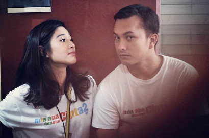 Foto Unyu Bareng Nicholas Saputra, Dian Sastro Ucapkan Perpisahaan pada 'AADC 2'?