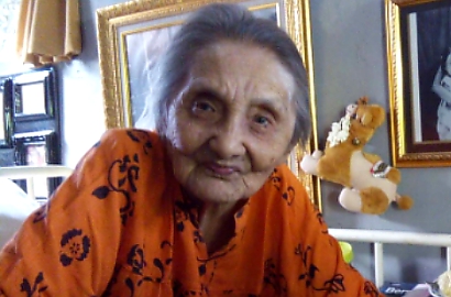 Siti Rahmani Rauf 'Ibu Budi' Meninggal Dunia, Netter Turut Berduka