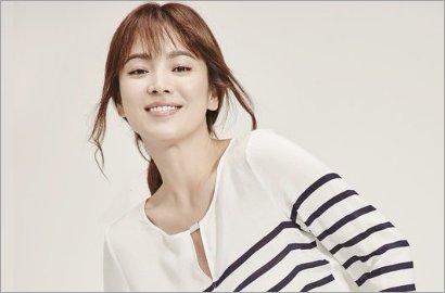 Pamer Dandanan Tipis Lewat Foto Hitam Putih, Song Hye Kyo Bikin Netter Terpana