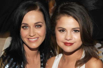 Ironis, Katy Perry nge-Like Video Selena Gomez  Sebelum Orlando Bloom 'Selingkuh'