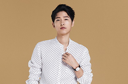 Wah, Song Joong Ki Juga Diserbu Ratusan Fans di Bandara Tiongkok