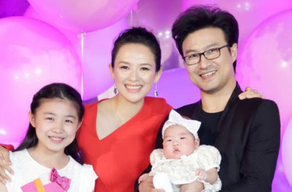 Super Romantis, Intip Perayaan 1 Tahun Pernikahan Zhang Ziyi dan Suami
