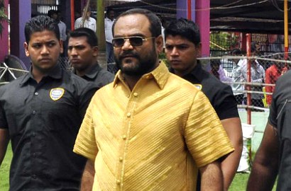 Baju Emas Seharga Rp 2 Miliar Milik Pria India Akhirnya Raih Rekor Dunia