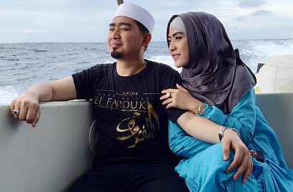 Ustadz Solmed Nyaris Dibunuh, April Jasmine Menangis
