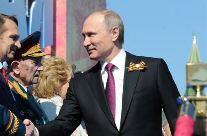 Parade 'Tentara Rok Mini' di Rusia Sukses Bikin Heboh