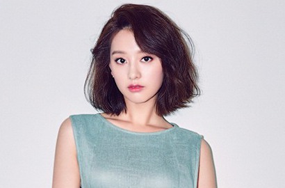 Cantik Bak Putri Pakai Gaun, Kim Ji Won: Lebih Nyaman Seragam Tentara