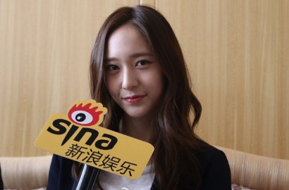 Tampil Kasual, Krystal f(x) Tetap Cantik di Jumpa Pers 'Graduation Season'