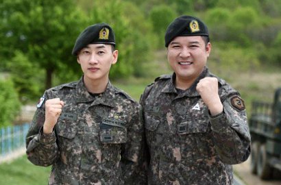 Gelar Konser Militer, Eunhyuk-Shindong Bawakan Lagu PSY dan Zico
