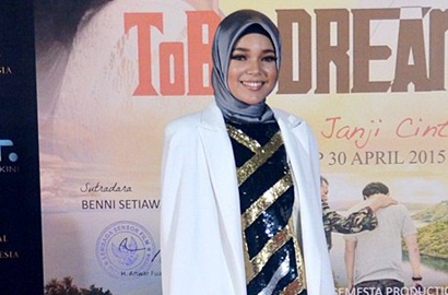 Ingin Jadi Ibu, Dewi Sandra Sedih Lihat Suami Gendong Bayi