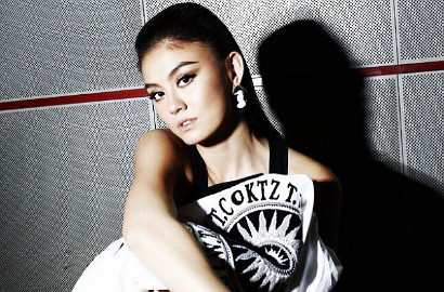 Tampil Energik, Agnes Monica Sukses Gelar Konser di Solo