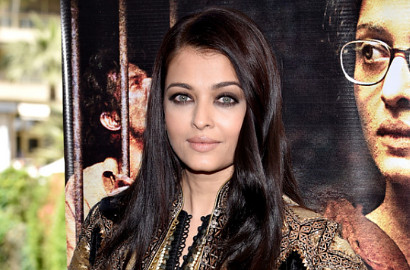 Paling Ditunggu, Aishwarya Rai Tampil Memukau Pakai Lipstik Ungu di Cannes