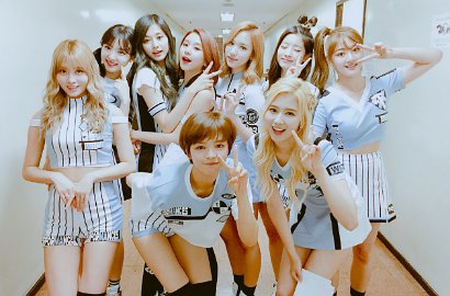 Tepati Janji, Twice Jadi Gisaeng Hingga Koboi di Acara Fansigning