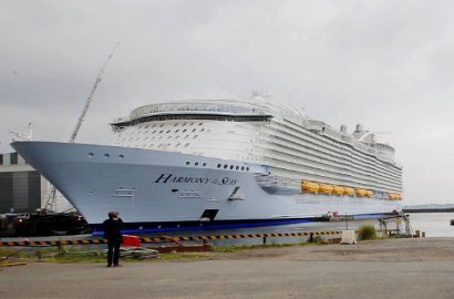 Kalahkan Titanic, Produsen Perancis Luncurkan Kapal Terbesar di Dunia