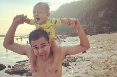 Foto Lawas Raffi Ahmad dan Rafathar, Imut Mana?