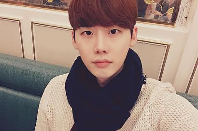 Sebelum Balik ke Korea, Lee Jong Suk Pamer Pose Keren di Sawah Bali